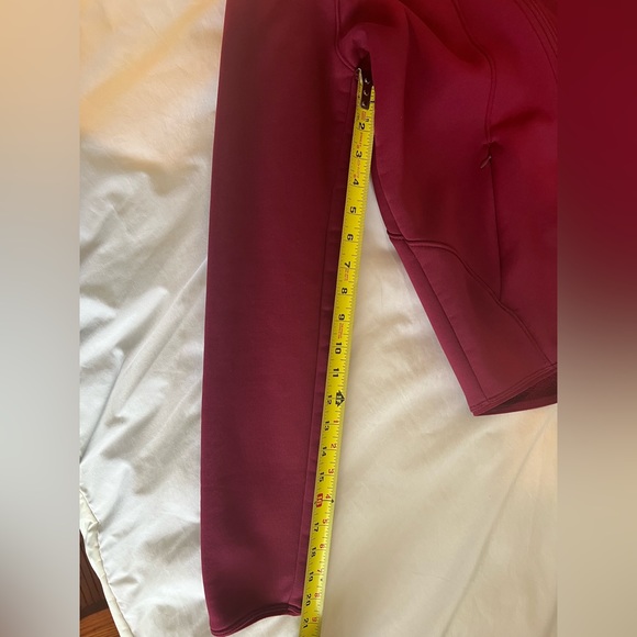 Under Armour ladies, medium, burgundy, full zip jacket. - Picture 7 of 7